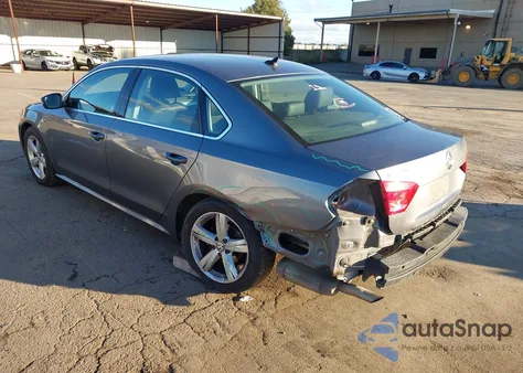 2015 Volkswagen Passat 1.8T Limited Edition из США, поврежденный, VIN 1VWAT7A30FC122990